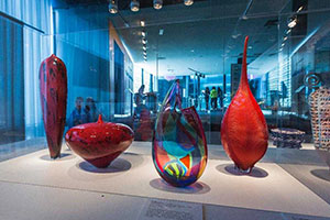 art glass museum exhibits
