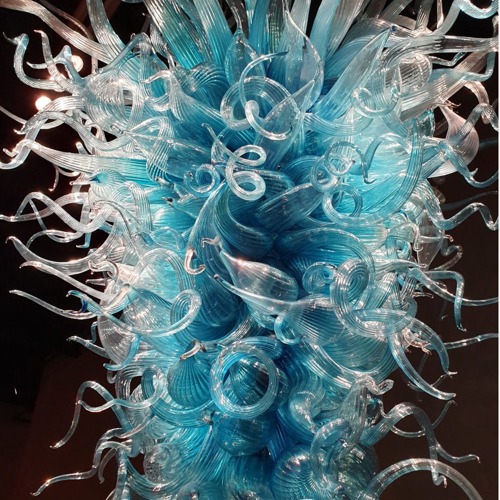Dale Chihuly Glass Art: A Symphony of Colour and Light - Pixel Gala